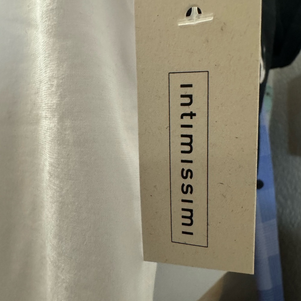 Intimissimi VS of Italy super soft and luxurious white tank top. NWT - Size M - Picture 5 of 8